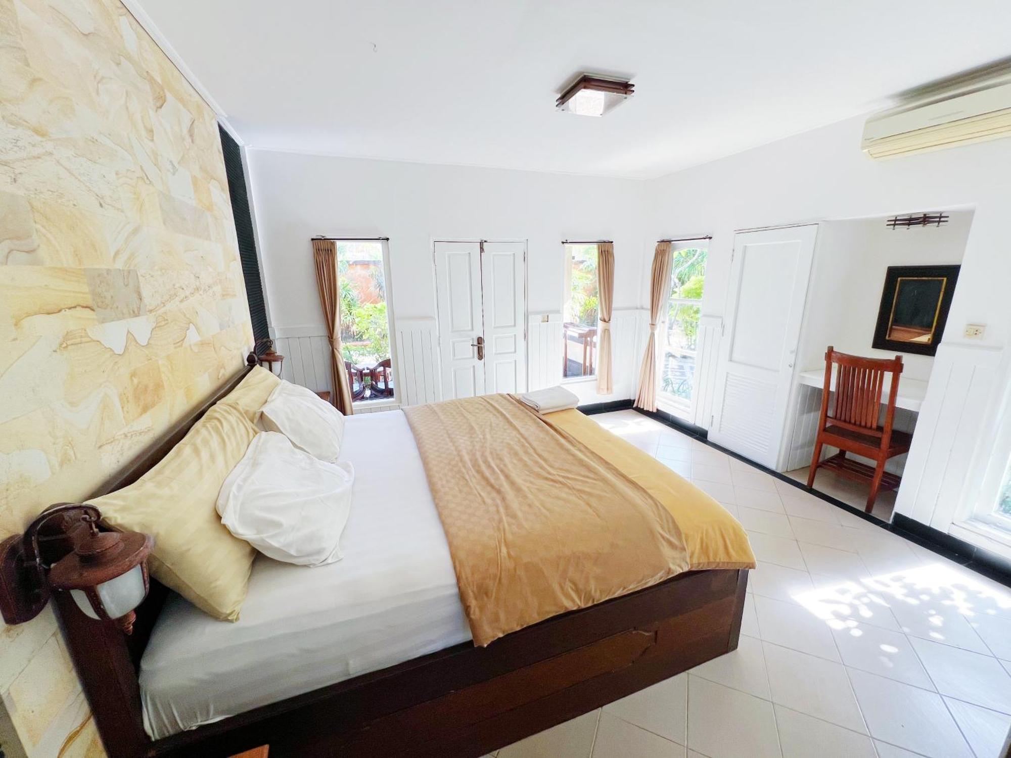 Puri Nusa Beach Hotel Lembongan Exterior photo