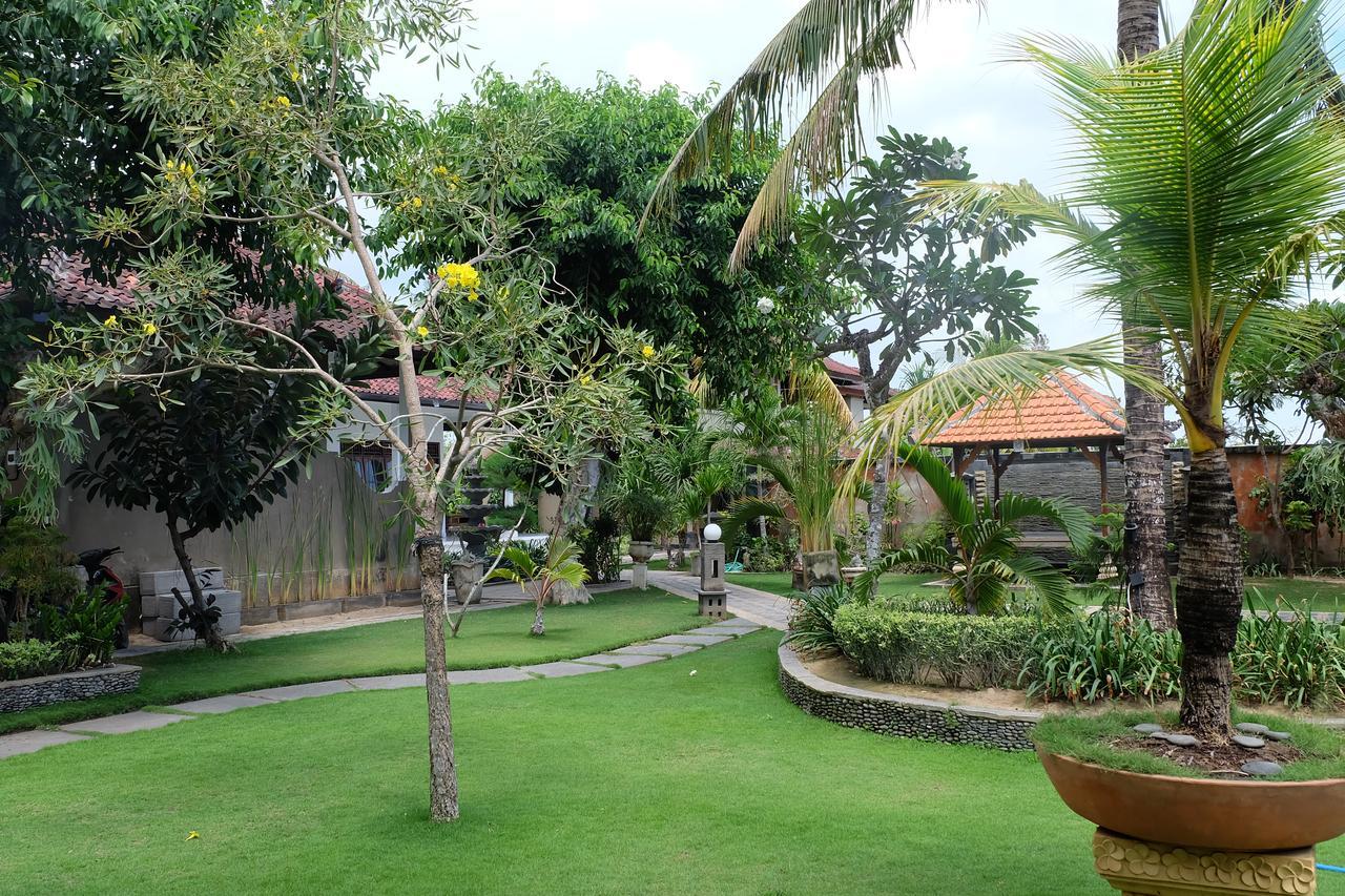 Puri Nusa Beach Hotel Lembongan Exterior photo