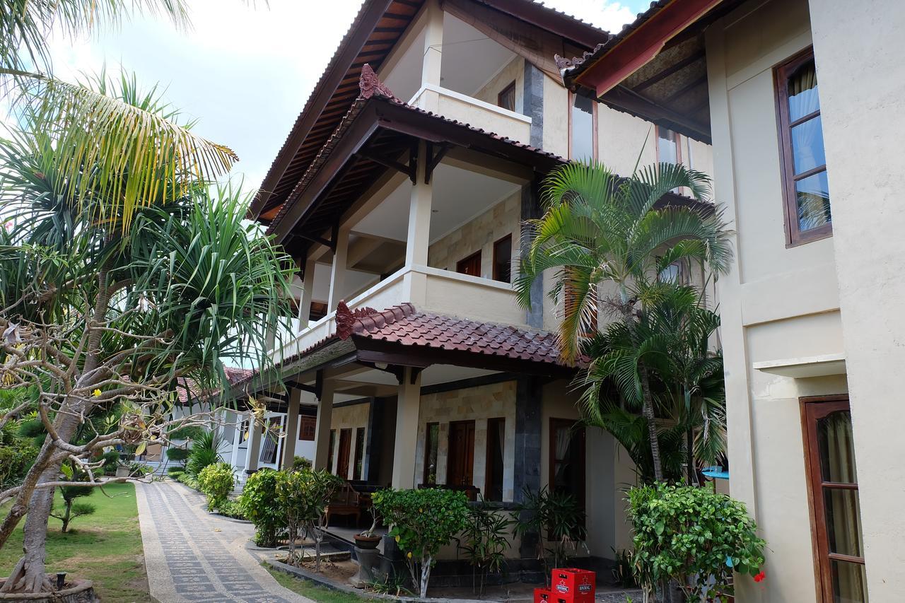 Puri Nusa Beach Hotel Lembongan Exterior photo