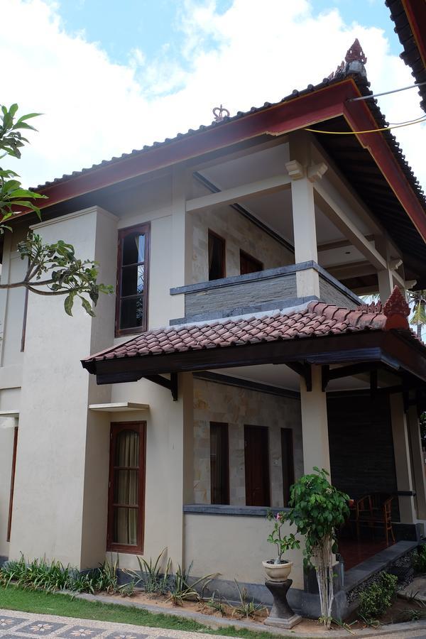 Puri Nusa Beach Hotel Lembongan Exterior photo