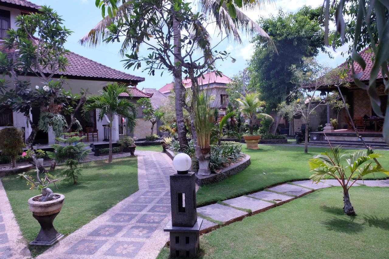 Puri Nusa Beach Hotel Lembongan Exterior photo