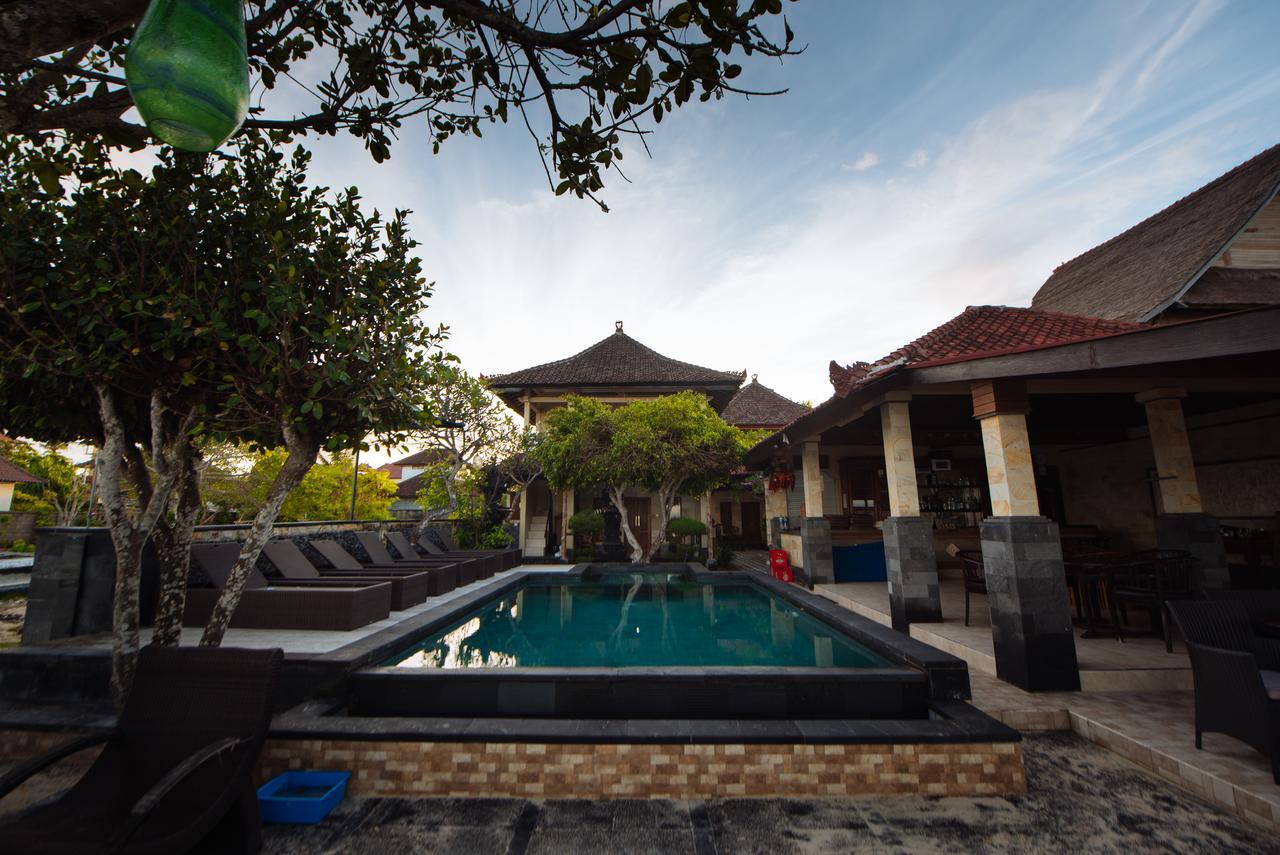 Puri Nusa Beach Hotel Lembongan Exterior photo
