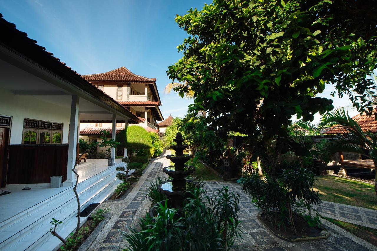 Puri Nusa Beach Hotel Lembongan Exterior photo