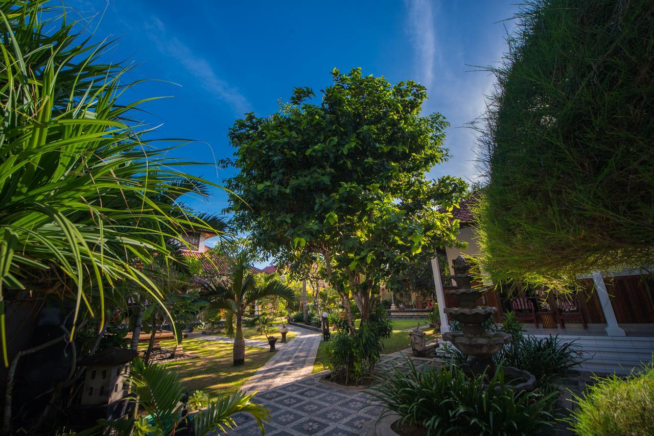 Puri Nusa Beach Hotel Lembongan Exterior photo