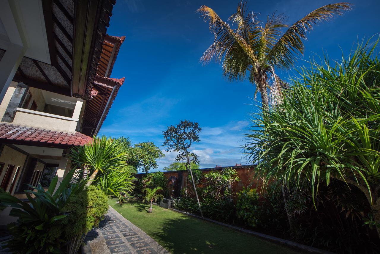 Puri Nusa Beach Hotel Lembongan Exterior photo