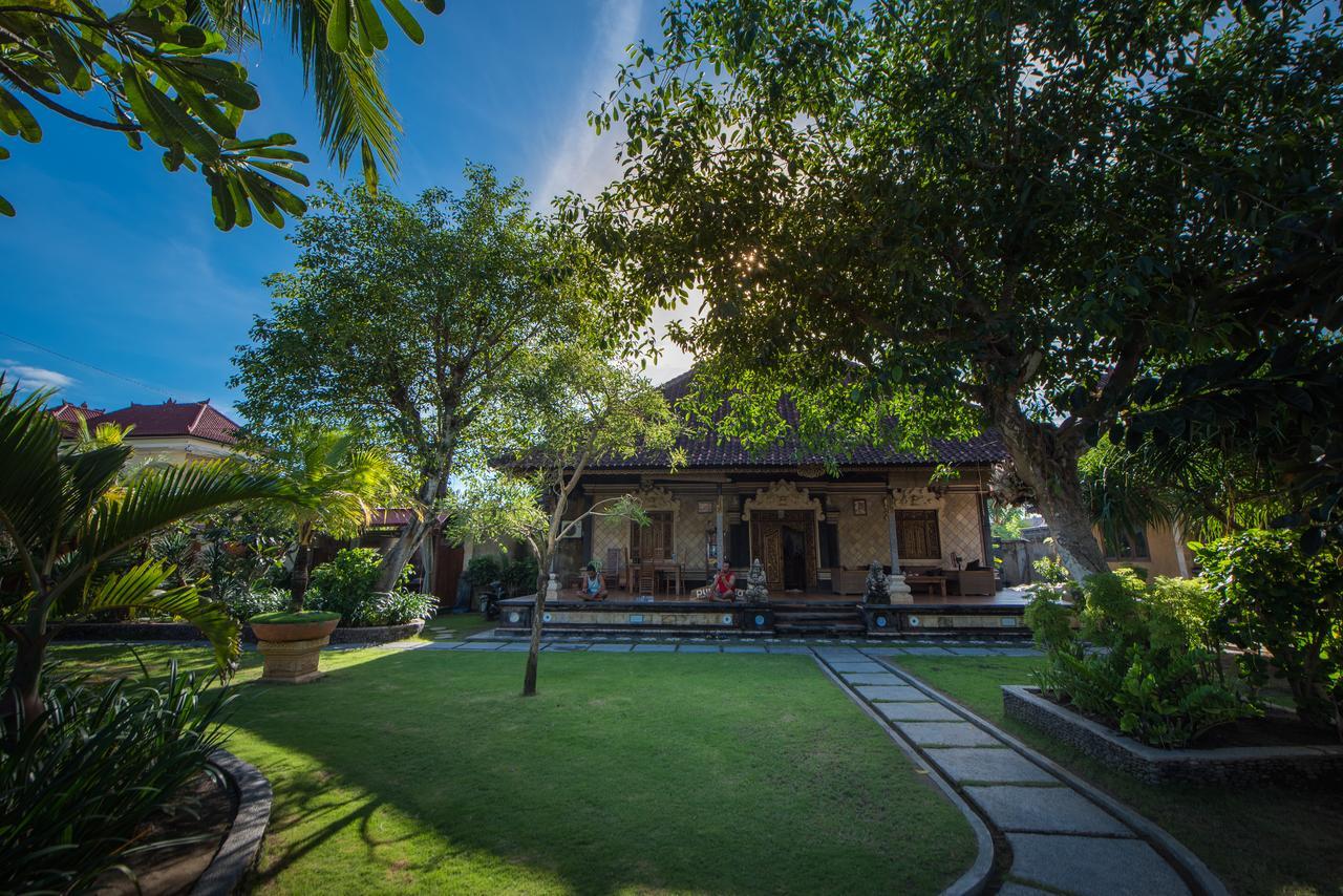 Puri Nusa Beach Hotel Lembongan Exterior photo