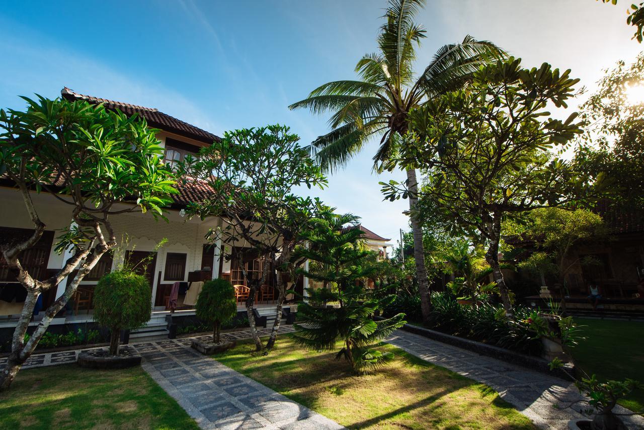 Puri Nusa Beach Hotel Lembongan Exterior photo
